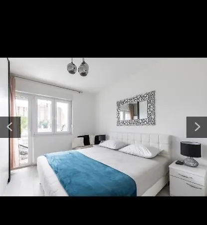 Mary Apartment Split