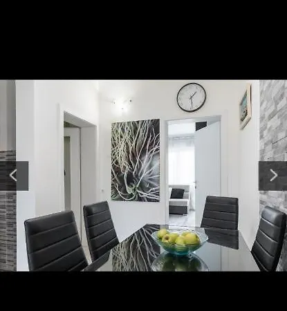 Mary Apartment Split